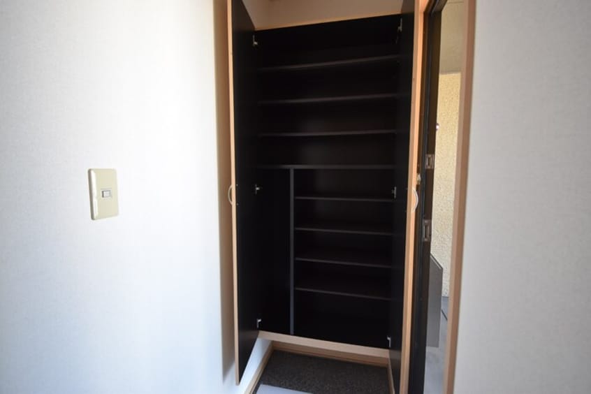 シューズボックス（トールタイプ） メゾンシャルム木太 B棟