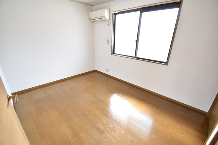 西洋室６帖 メゾンド・ソレイユ