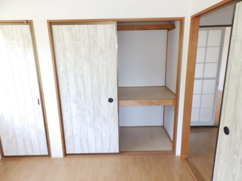 北東洋室物入れ メゾン・ド・ボヌール C棟