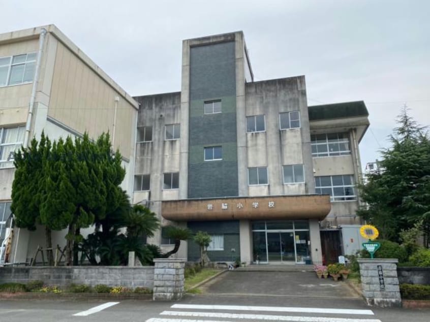 阿南市立岩脇小学校(小学校)まで1148m ルミエール古庄Ⅲ