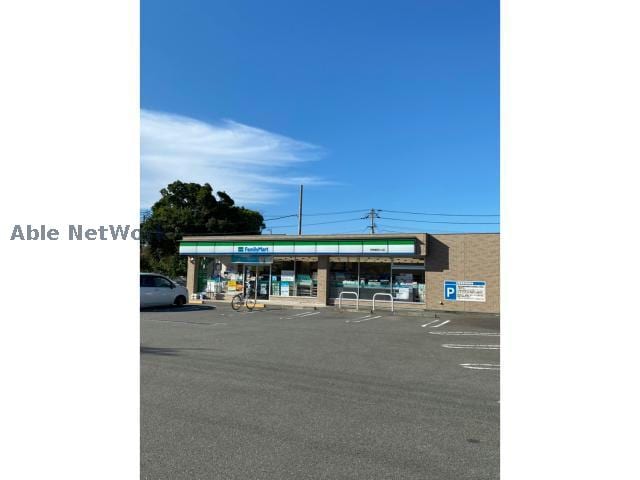 ファミリーマート阿南富岡小山店(コンビニ)まで363m アルーン富岡B