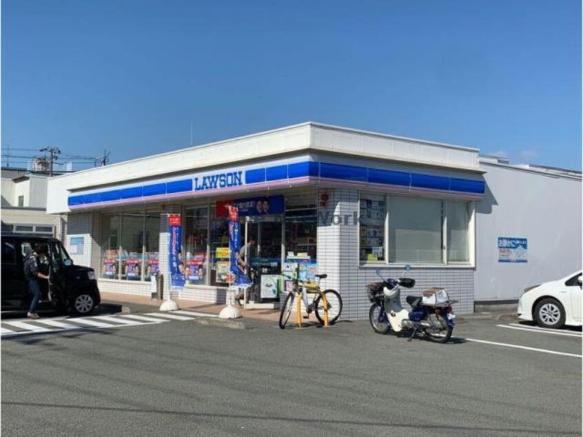 ローソン小松島堀川町店(コンビニ)まで301m レオパレス松島