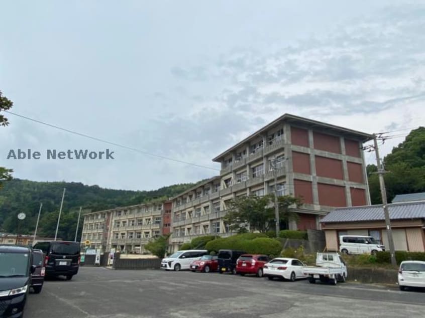 阿南市立羽ノ浦中学校(中学校/中等教育学校)まで1953m ハイツ ロジュマンA・B