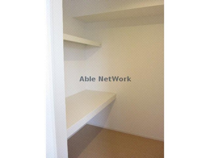 ｳｫｰｸｲﾝｸﾛｰｾﾞｯﾄ ラ・ソラーレⅠ・Ⅱ棟