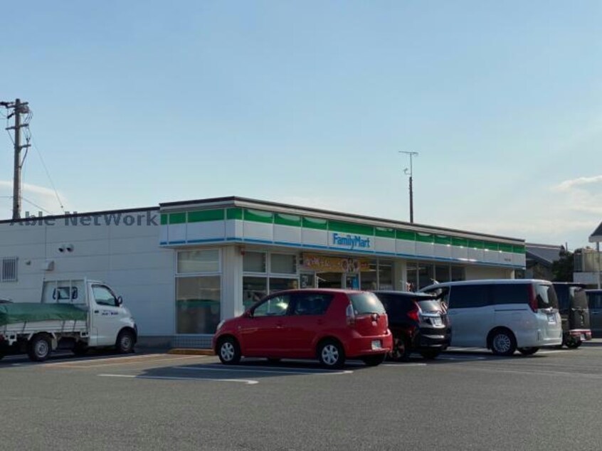 ファミリーマート阿南津乃峰店(コンビニ)まで1037m サニースクエア阿南