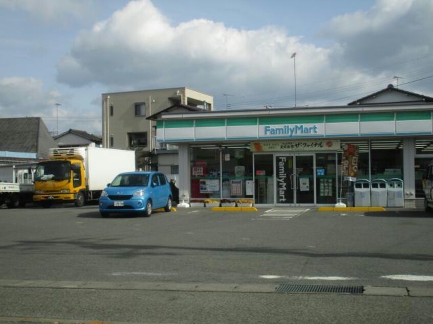 ファミリーマート小松島横須店(コンビニ)まで724m サニーコート