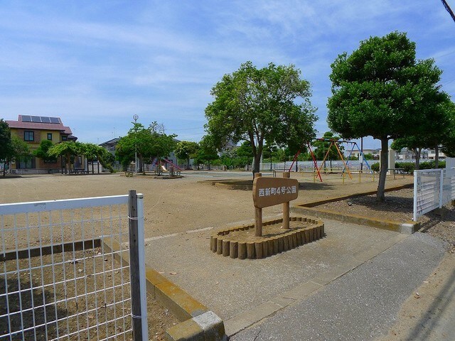 西新町4号公園まで450m セレーノ　Ａ