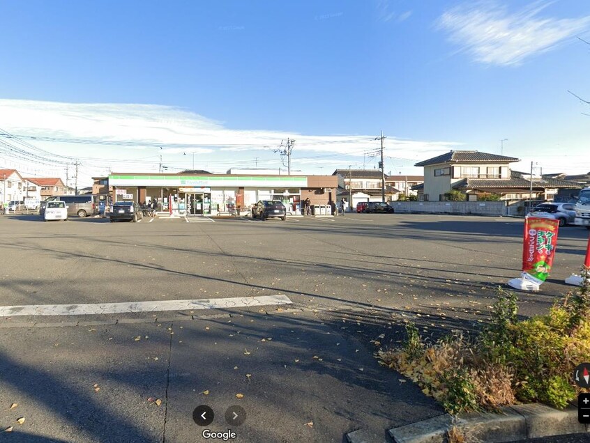ﾌｧﾐﾘｰﾏｰﾄ大泉坂田店(コンビニ)まで605m プラザハイツ