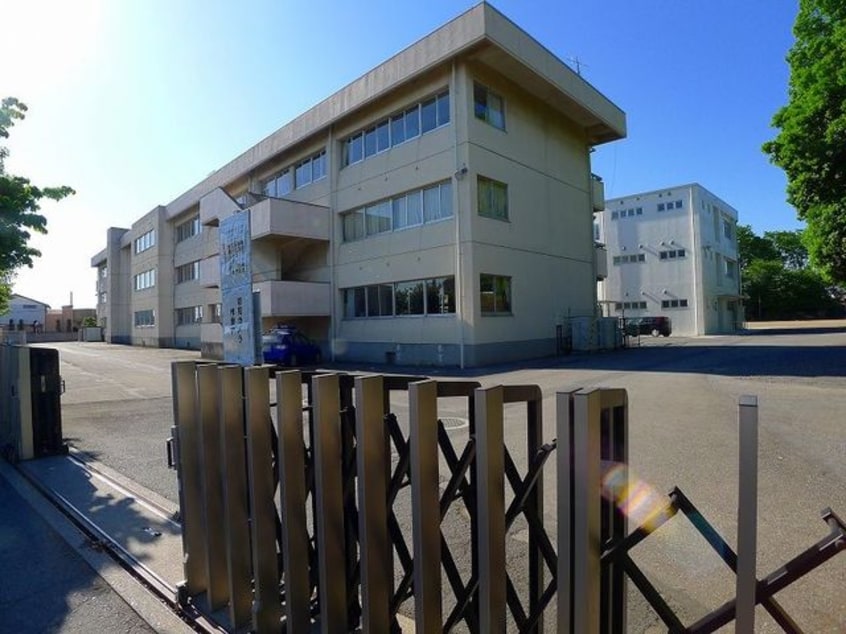 太田市立休泊小学校(小学校)まで1573m ノーヴァＢ