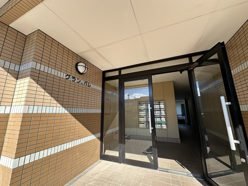 エントランス グランパレ