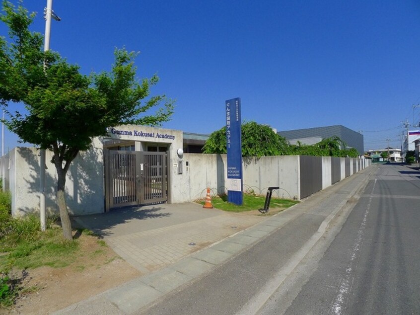 ぐんま国際アカデミー初等部まで400m チャンプ　ヴィレージ　Ａ