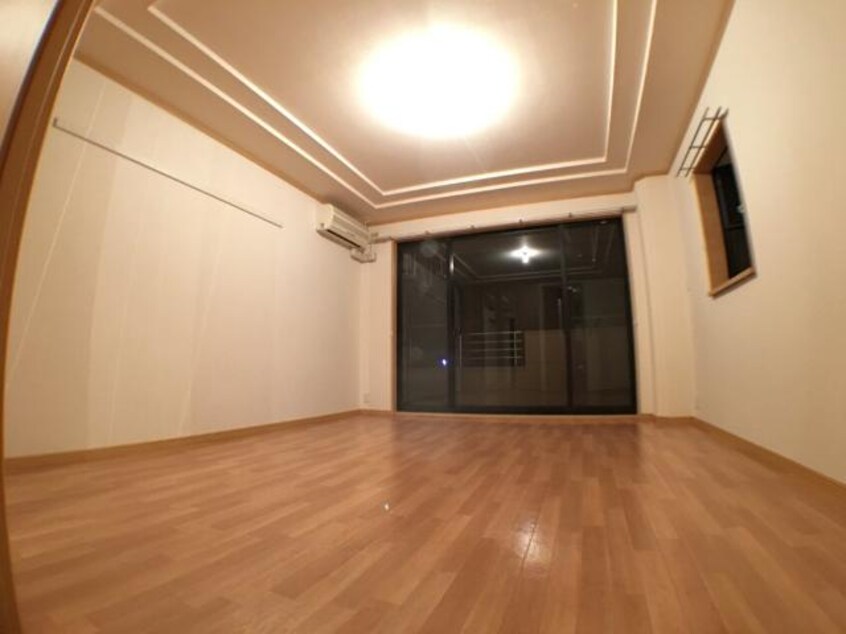 室内 グランティアＢ