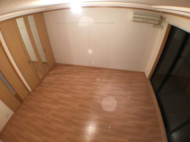 室内 グランティアＢ