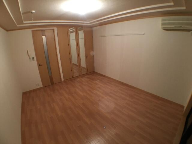 室内 グランティアＢ