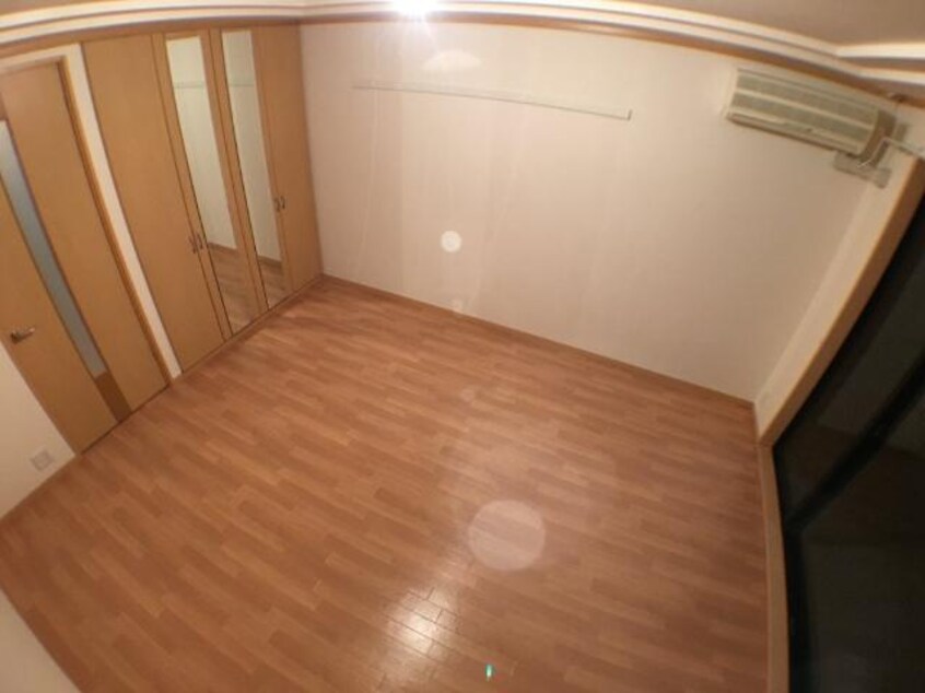 室内 グランティアＢ