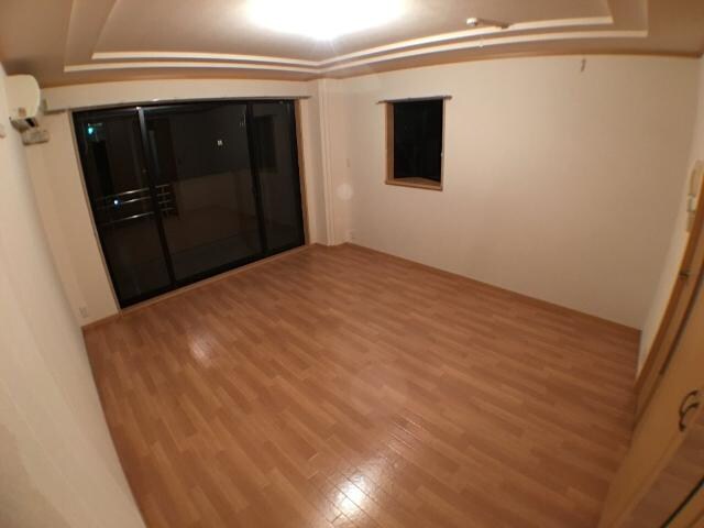 室内 グランティアＢ