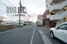 その他飲食（ファミレスなど）まで10m※前面道路 ハッピーコート三宅