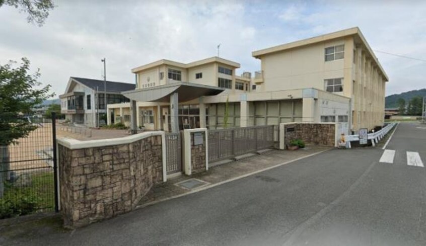 小学校まで2300m※たつの市立半田小学校 グランディールM