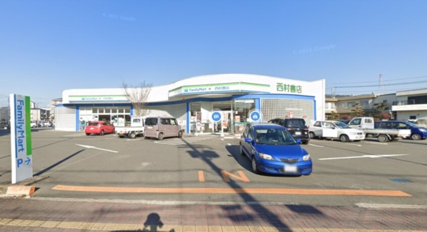 コンビニまで300m※ファミリーマート　西村書店加西店 ウィステリアコート