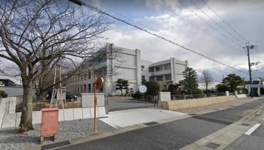 小学校まで1300m※太子町立石海小学校 メゾン糸久　C棟