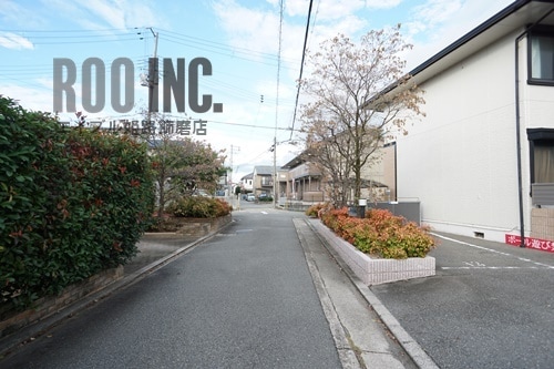 その他飲食（ファミレスなど）まで10m※前面道路 ビッグフォレスト宮上（単身）