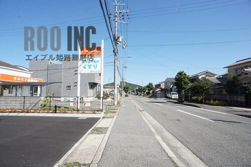 その他飲食（ファミレスなど）まで10m※前面道路 ル・レーブ１