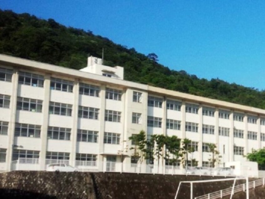 中学校/中等教育学校まで1800m※姫路市立四郷学院 リヴィエール・デュアルＡ