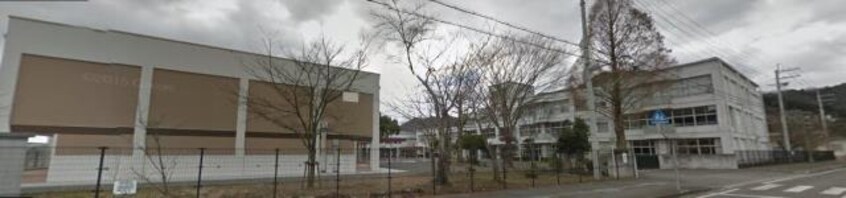 小学校まで1900m※たつの市立新宮小学校 サン・フロール