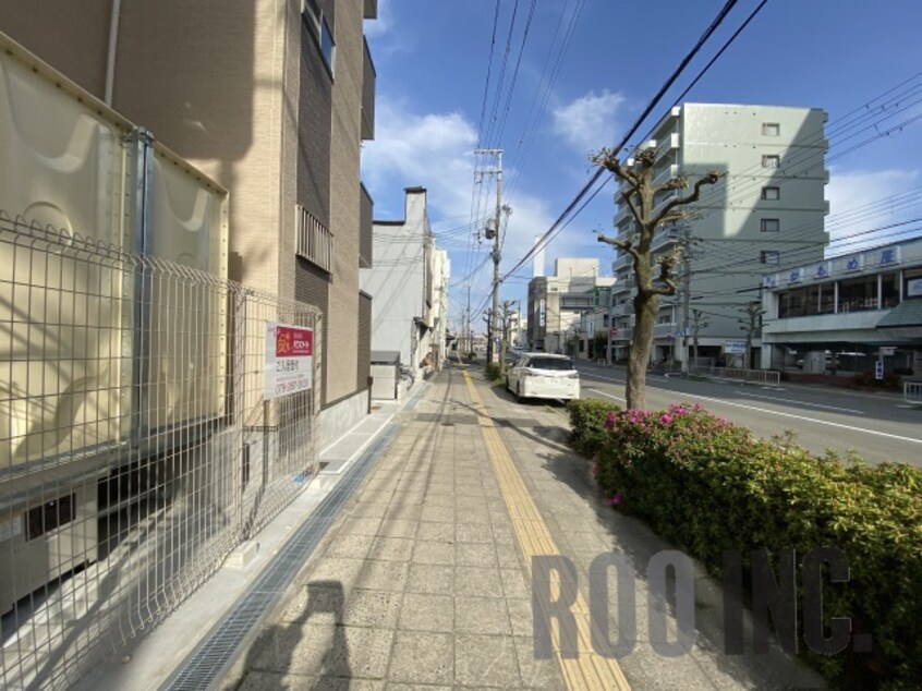 その他飲食（ファミレスなど）まで100m※近隣ビル URBAN　SEA