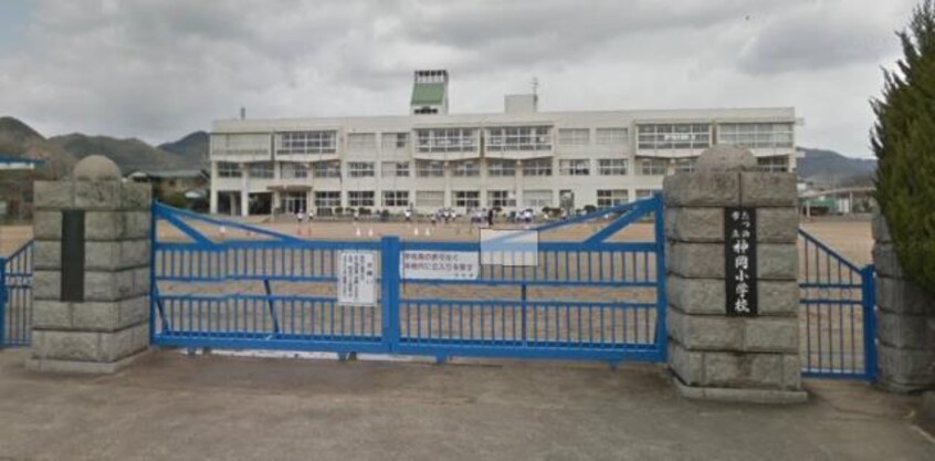 小学校まで2300m※たつの市立神岡小学校 ベルファミーユⅡ
