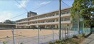 小学校まで1400m※たつの市立小宅小学校 エバーグリーン堂本