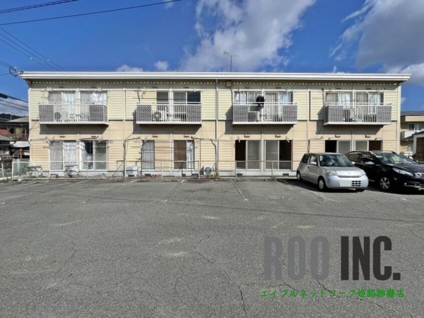 その他飲食（ファミレスなど）まで10m※広い駐車場 サンシティ小坂