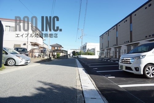 その他飲食（ファミレスなど）まで10m※前面道路 Gracias