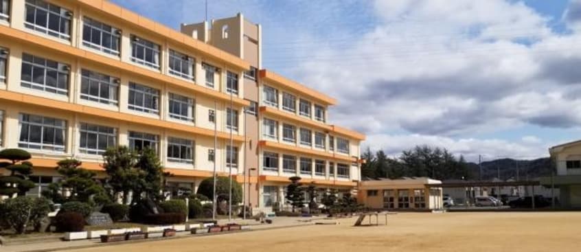 小学校まで1000m※姫路市立砥堀小学校 サングレイスＡ