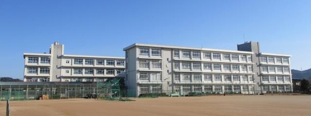 中学校/中等教育学校まで853m※姫路市立朝日中学校 メゾンファミーユ