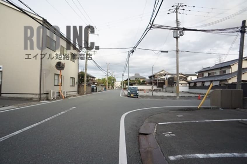 その他飲食（ファミレスなど）まで10m※前面道路 FELICE手柄