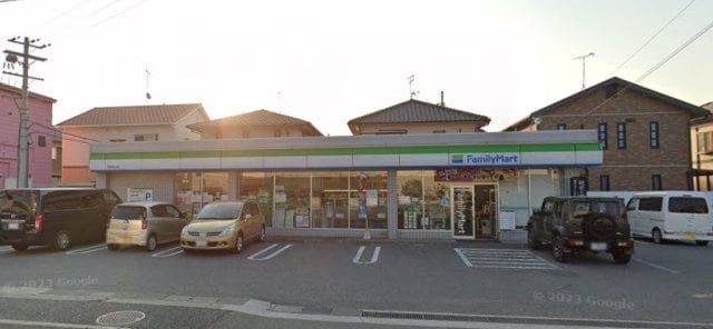 コンビニまで312m※ファミリーマート　姫路亀山店 ハイツ緑苑