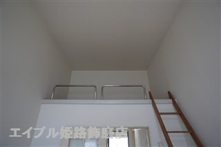  エミール天神 B