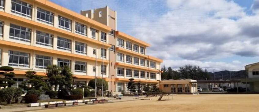 小学校まで1300m※姫路市立砥堀小学校 メゾン・アルテミス