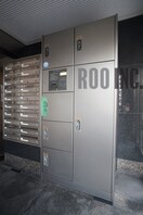 宅配ボックスエントランスに設置されています。 夢ガーデン