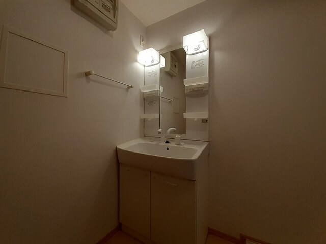  シン．シン．ハウスＢ