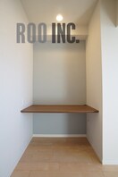 主寝室にある書斎スペースです ケイマン