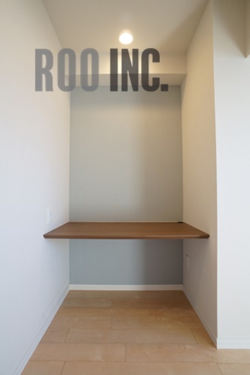 主寝室にある書斎スペースです ケイマン