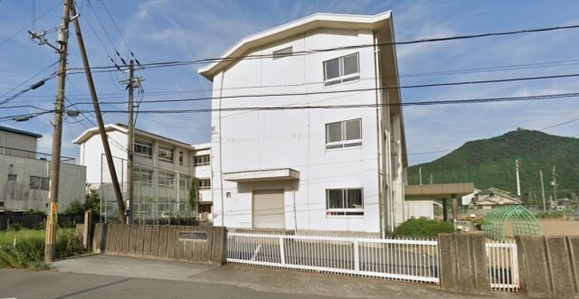 小学校まで2200m※市川町立鶴居小学校 リバーサイド市川　B棟