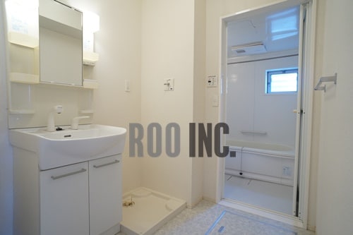  エクセル正門通