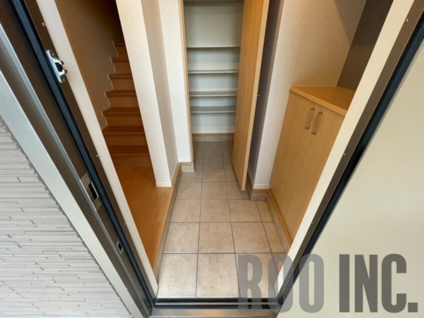 写真は反転のお部屋です シャーメゾン西庄北