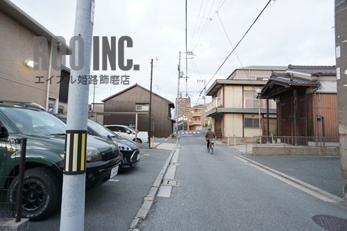 その他飲食（ファミレスなど）まで10m※前面道路 リバーハイツ東堀