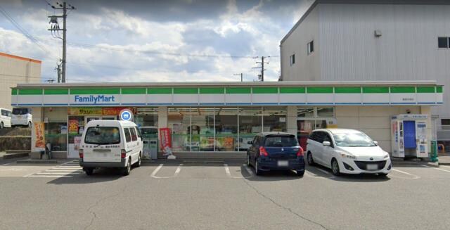 コンビニまで352m※ファミリーマート　姫路中島店 ドミール中島N