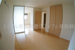  ロンド・ヴィル・ウエスト