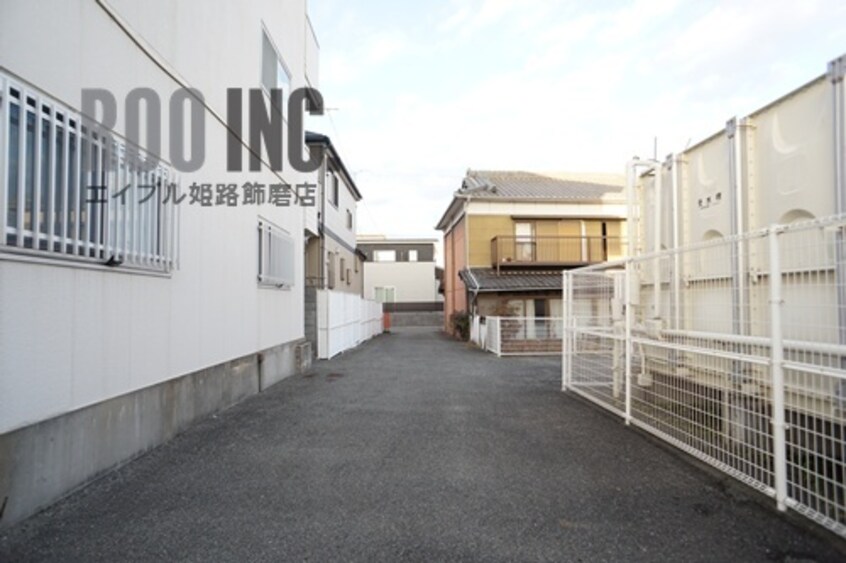 その他飲食（ファミレスなど）まで10m※前面道路 アルコ・ラ・カーサ町坪